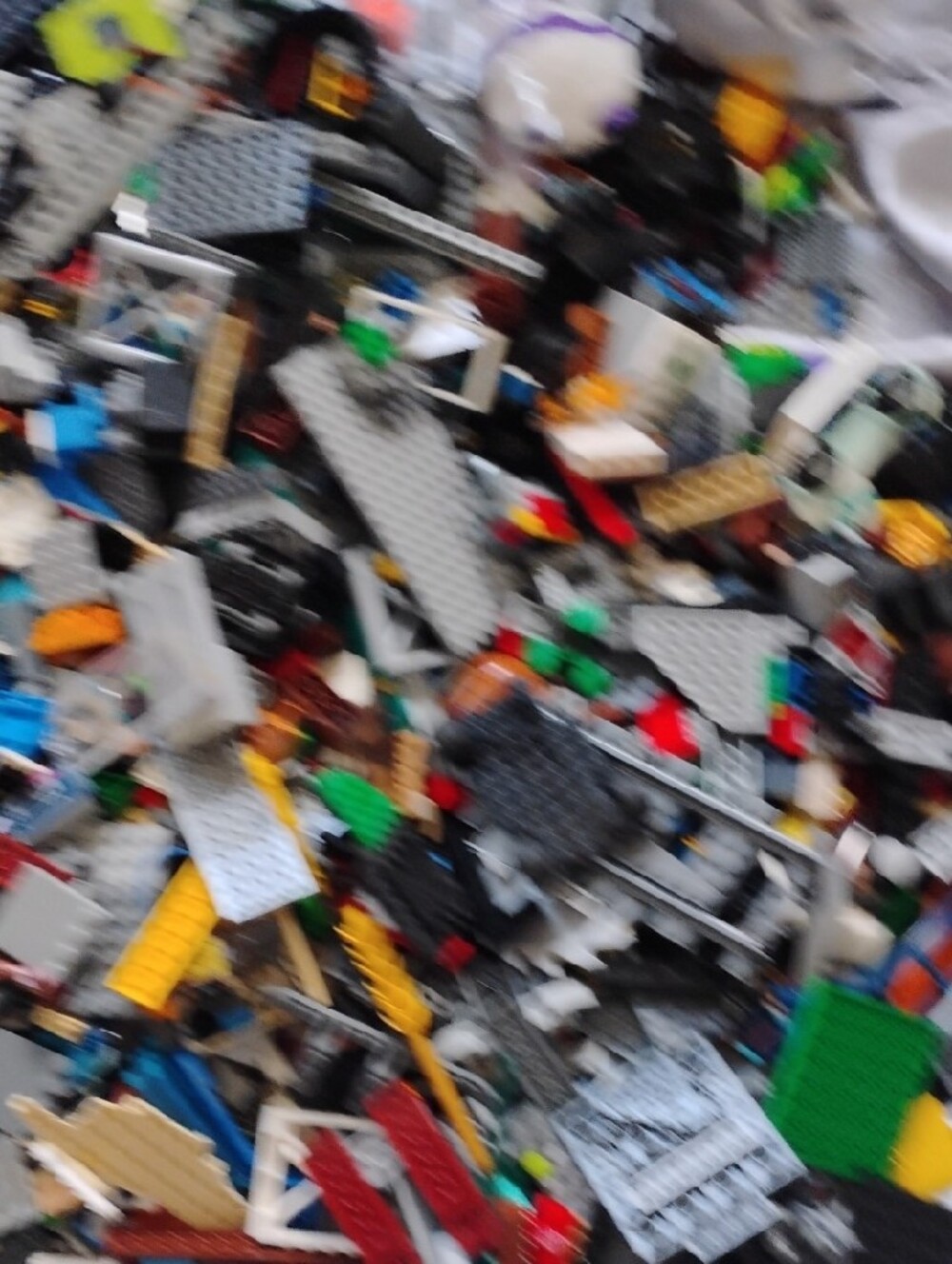 Assorted Legos Pieces.  Over 40 Lbs - Picture 12 of 13
